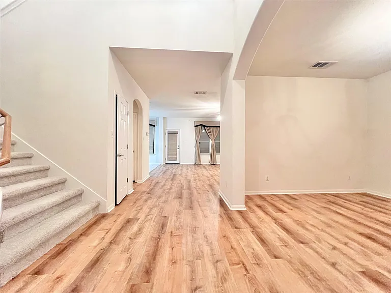 1103 Apollo Ln — Photo 4