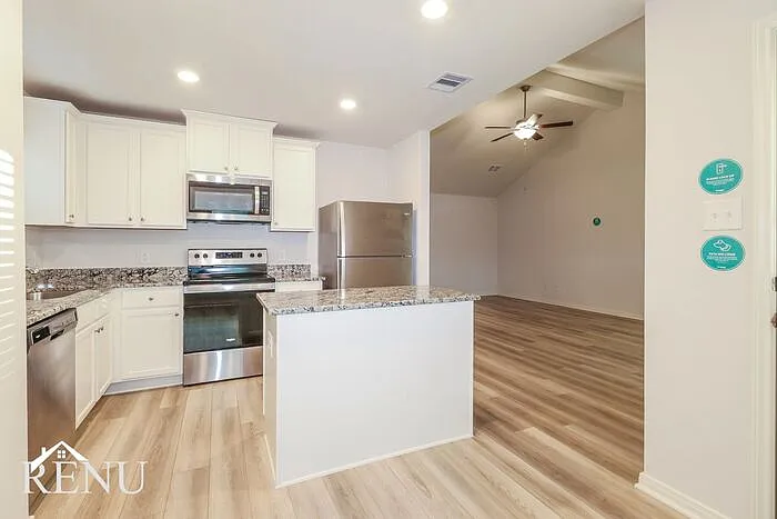 3 bed, 2.0 bath, 1658 sqft, $1,645 — Photo 3