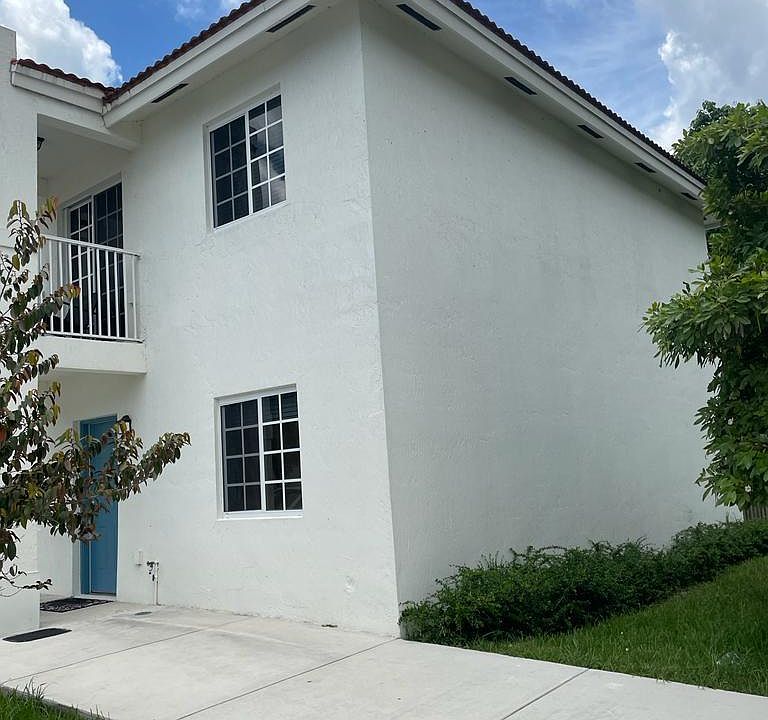 1st image of 534 SW 2nd Pl