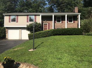4042 Willow Run Dr, Dayton, OH 45430