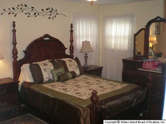 5th image of 158 Hooper Ave