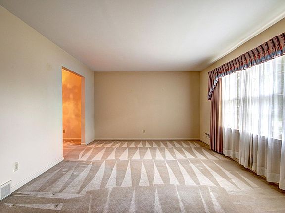 5th image of 2821 Pomeroy Dr