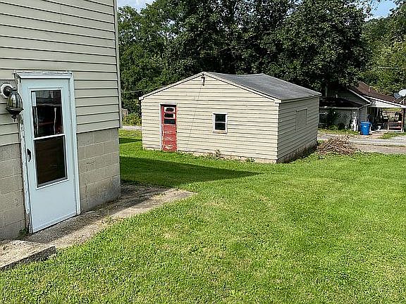 2nd image of 230 E Jackson St