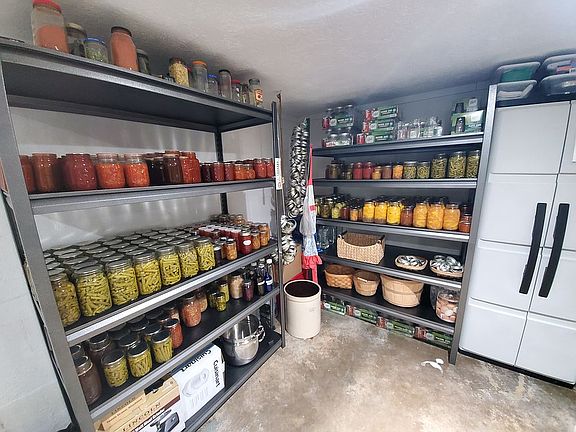 Basement workroom 24x24