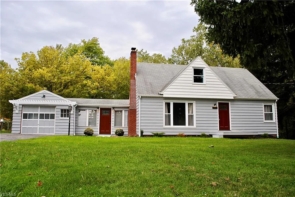 396 Lakewood Ave photo 1