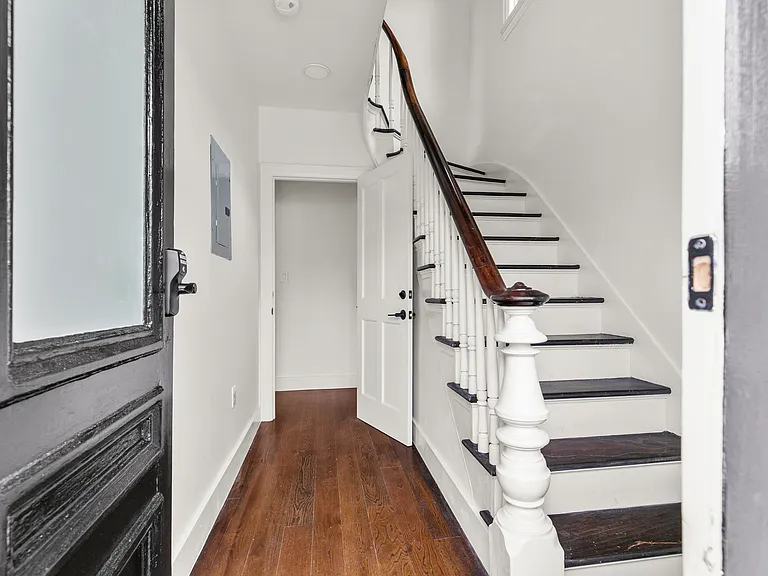 8 Cross St #2 — Photo 4
