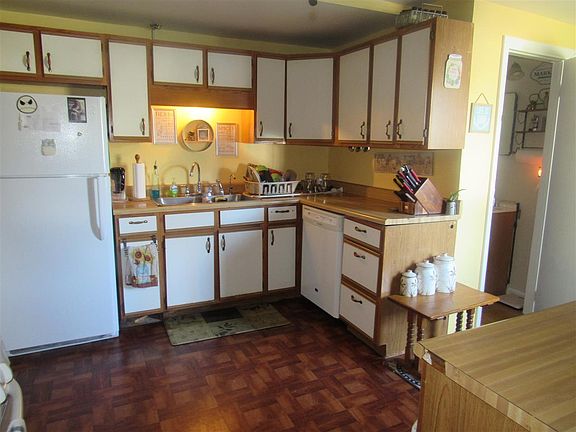 3rd image of 57 Ames St
