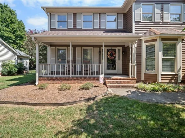 3804 Oak Forest Dr, High Point, NC 27265