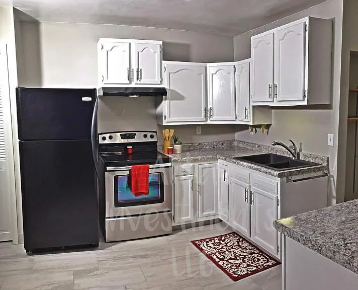 26 1/2 N Broadway St — Photo 1