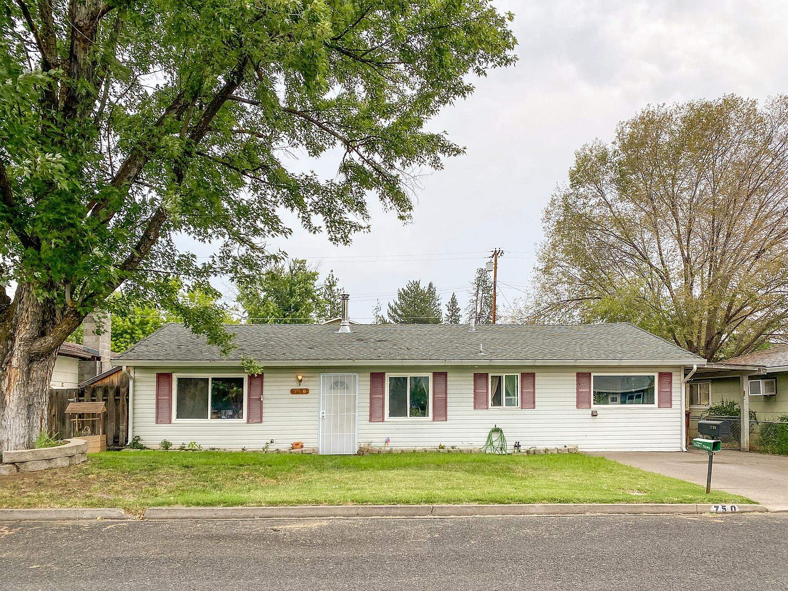 750 Oak St, Yreka, CA 96097 Zillow