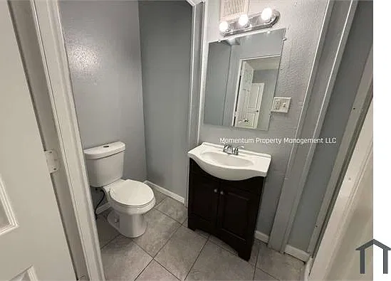 4 bed, 1084 sqft, $2,100 — Photo 2