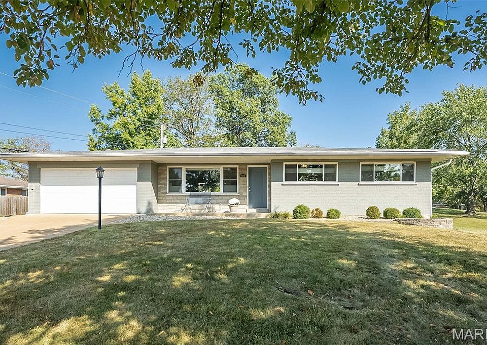 1st image of 9879 Amberley Dr