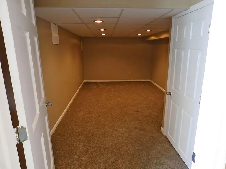 7608 Kyles Station Rd — Photo 52