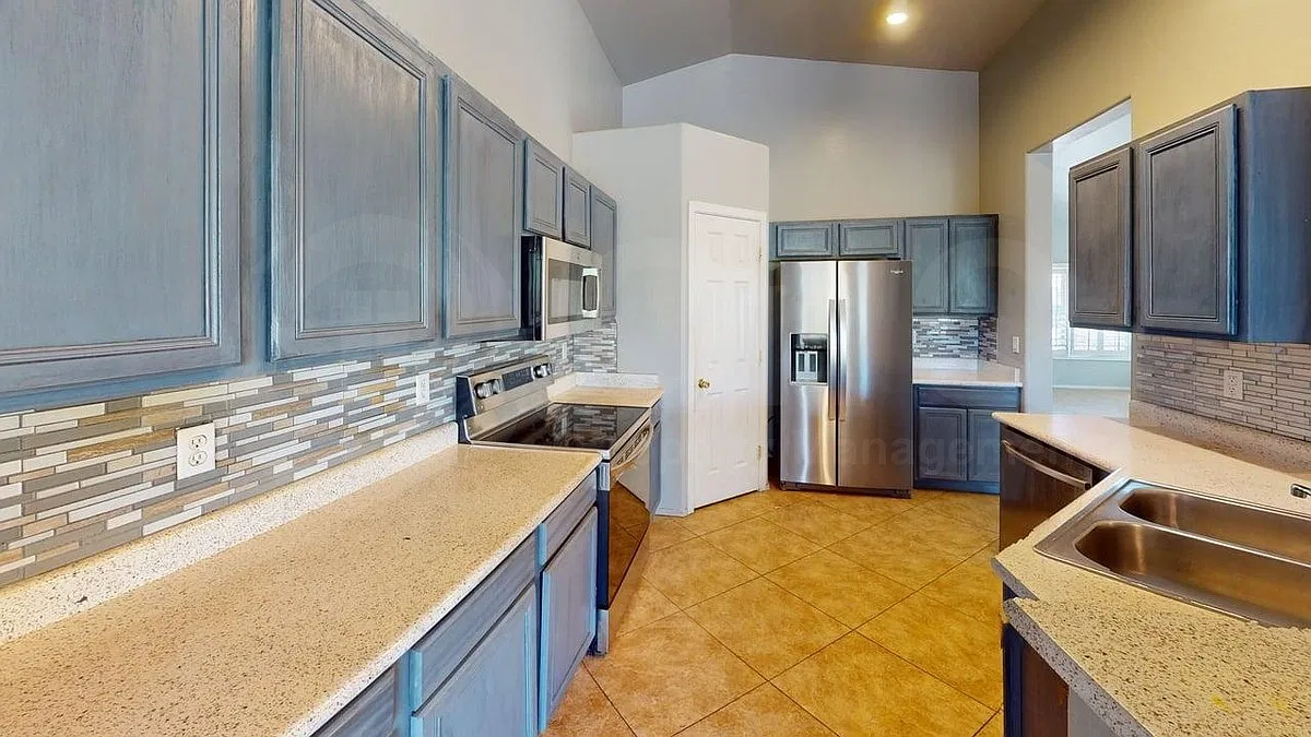 3 bed, 2.0 bath, 2080 sqft, $2,199 — Photo 4