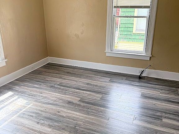 2nd image of 208 Clinton St