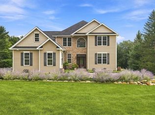 724 Silver Fox Ln, Stroudsburg, PA 18360