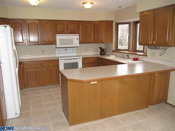 4th image of 5421 Stockwell St