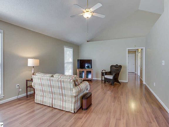 3rd image of 318 Fairdale Dr