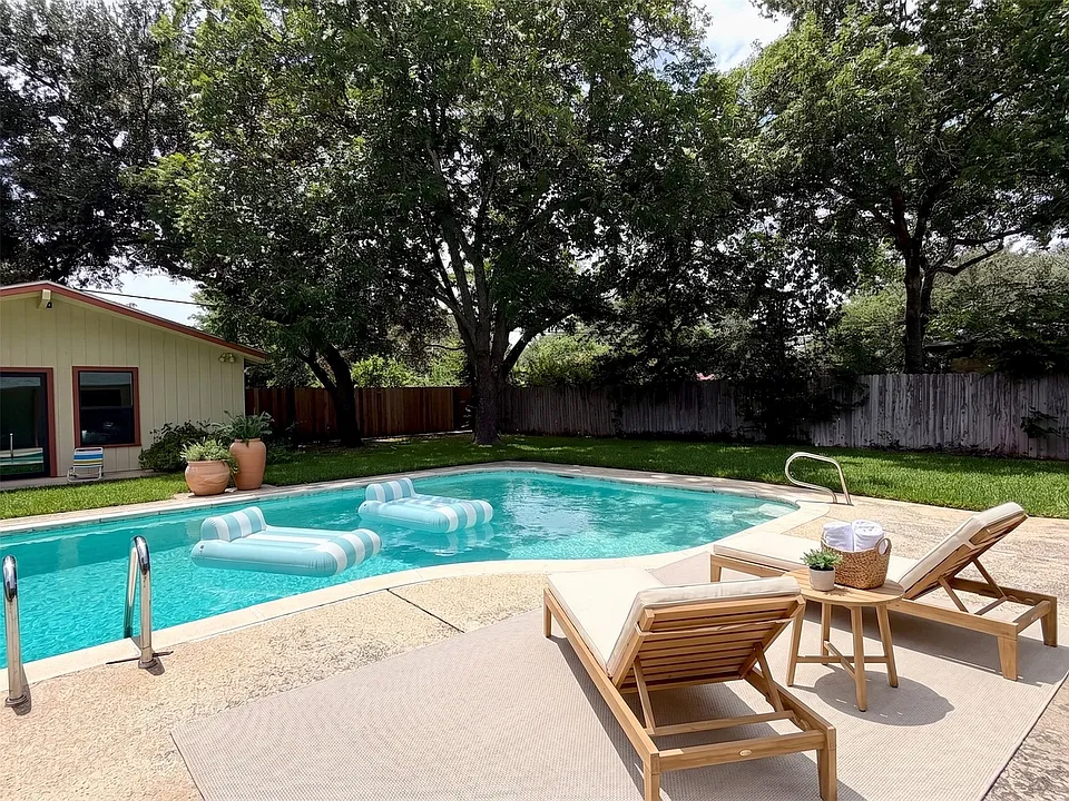 141 Oaklane Dr