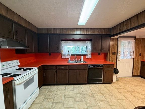 2nd image of 118 Moore Rd