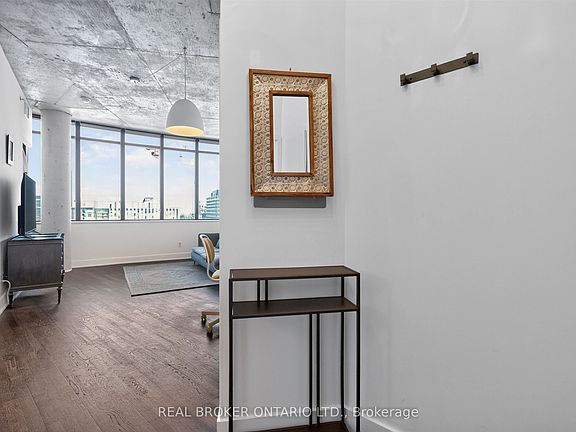 4th image of 90 Trinity St #803