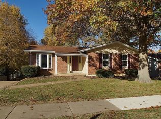 677 Walnut Point Ct, Ballwin, MO 63021