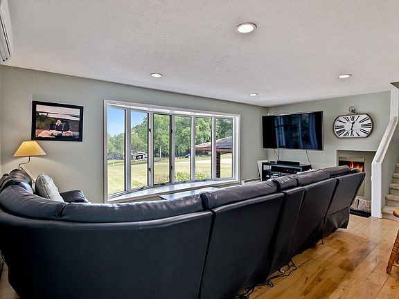 4th image of 1092 Lac Vue Rd