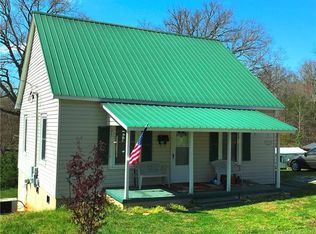 17 School St, Marion, NC 28752