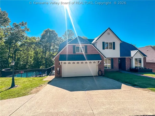 152 Country Cove Cir, Chapmanville, WV 25508
