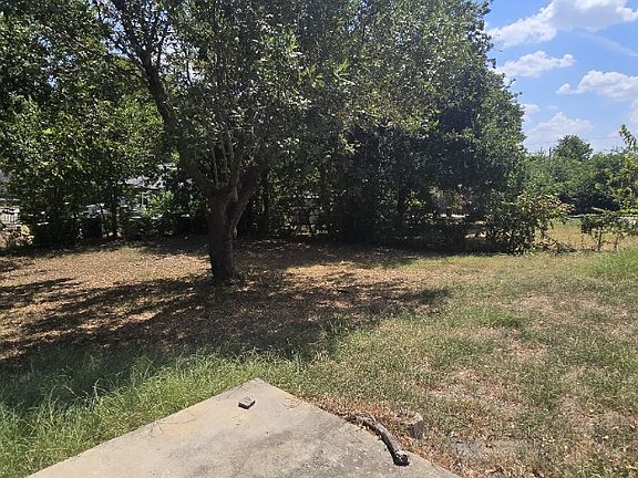 4th image of 2108 Lago Trl