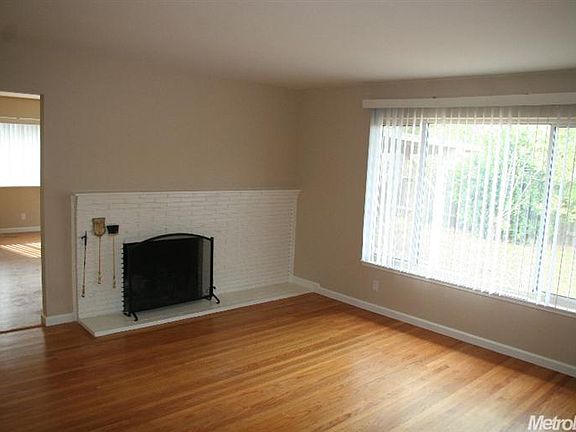 2nd image of 819 Seamas Ave