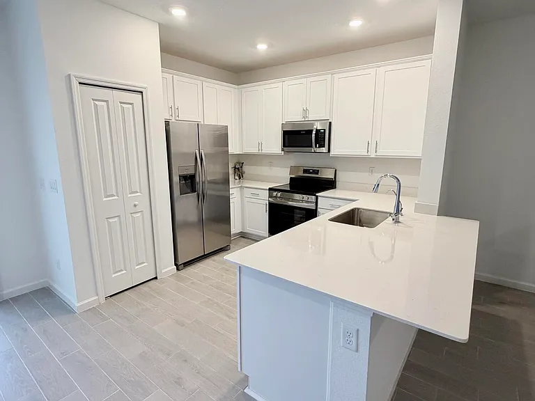 2113 Windward Cay Ln — Photo 8