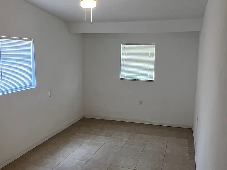 5906 S 81st St — Photo 10
