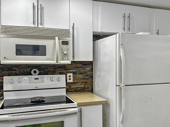 5th image of 2571 Aragon Blvd APT 115