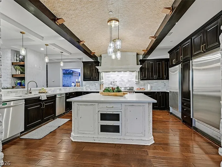 8 Rue Mediterra Dr — Photo 17