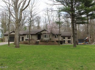 11168 Whispering Woods Ln, West Olive, MI 49460