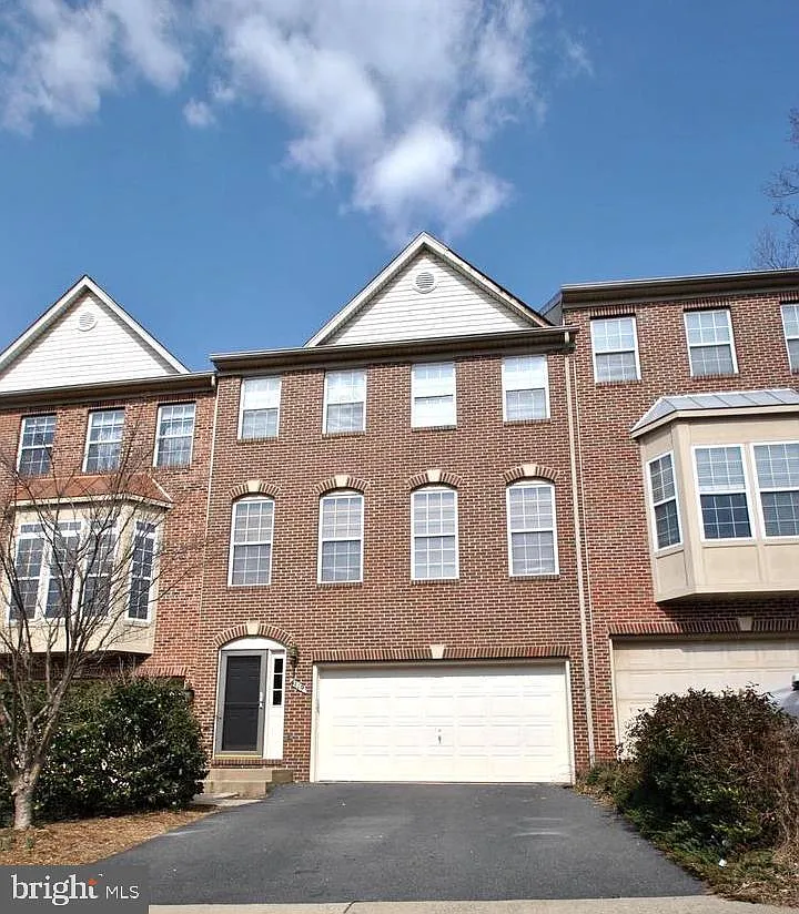 3 bed, 3.5 bath, 1920 sqft, $3,500 — Photo 1
