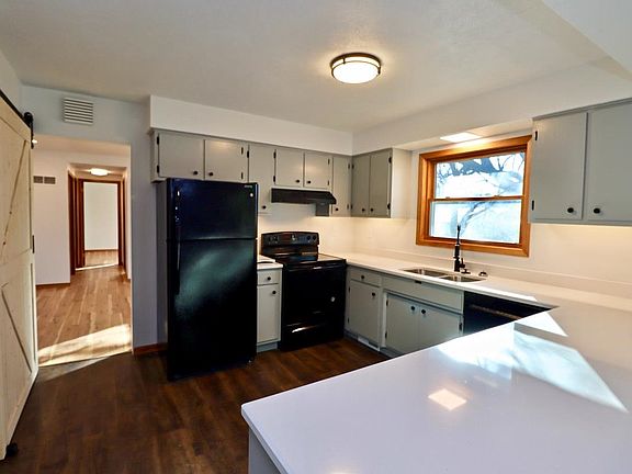 2nd image of 310 Gifford St