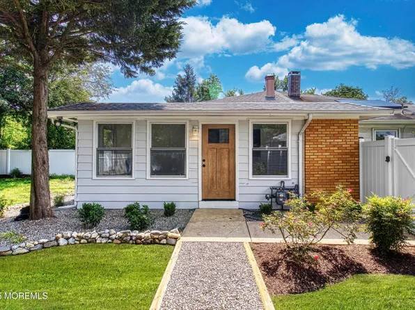 60 Berkshire Court, Toms River, NJ 08753