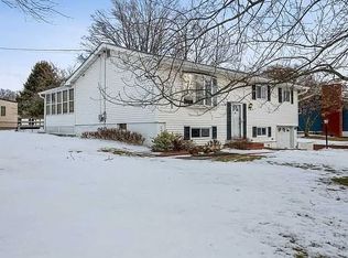 133 Riverview Dr, Fishkill, NY 12524