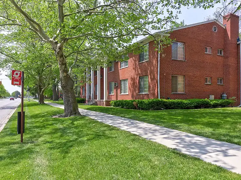 Mauer Manor — Photo 10