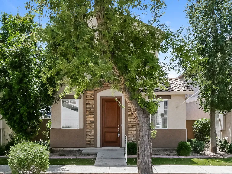 10215 E Isleta Ave — Photo 1