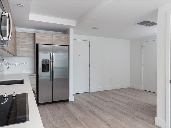 2nd image of 121 NE 34th St #2806B