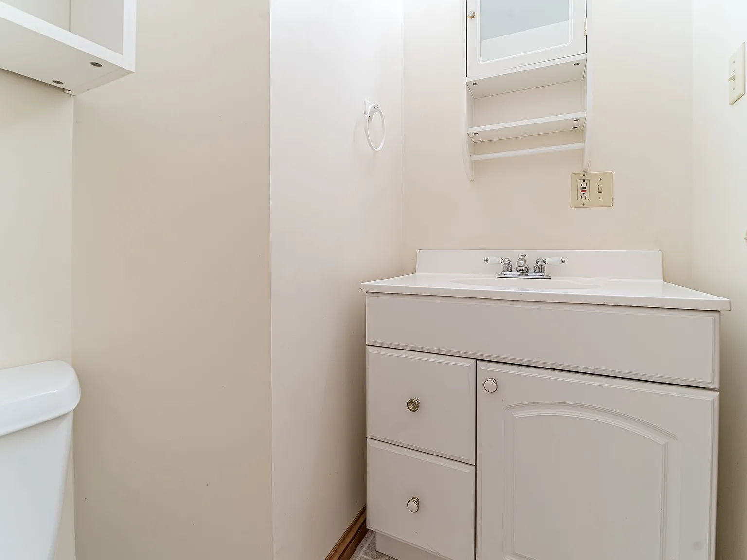 2 bed, 1.5 bath, 1200 sqft, $1,850 — Photo 2