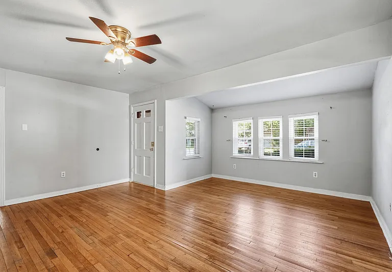 3412 Brady Ave — Photo 5