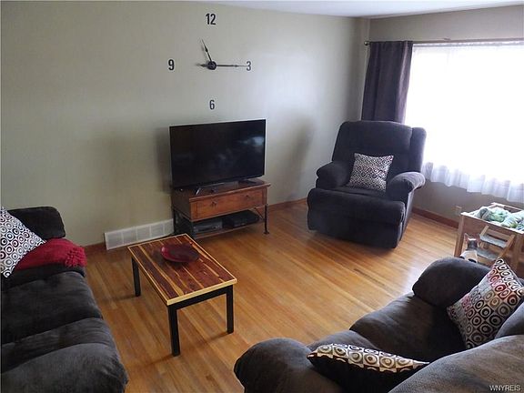 5th image of 2749 Livingston Ave