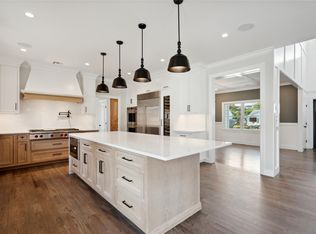 30 Main Pkwy, Plainview, NY 11803