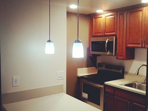 3rd image of 615 Junipero Ave APT 9