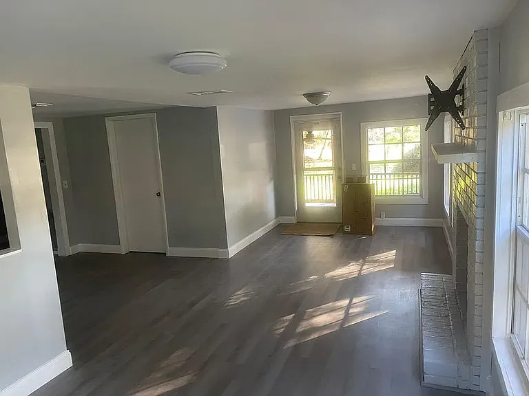 230 Locke Rd — Photo 4