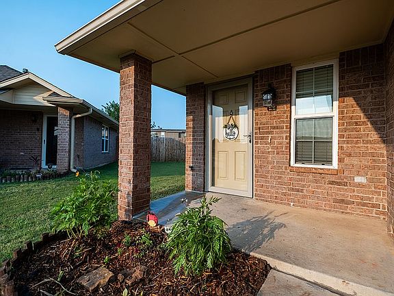 2nd image of 845 Beaumont Sq